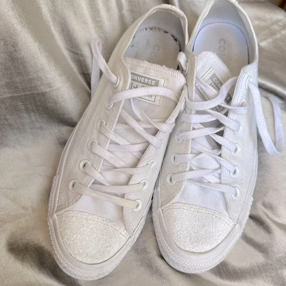 White converse with glitter toe deals